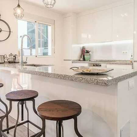 Luxury Kerry Place דירה