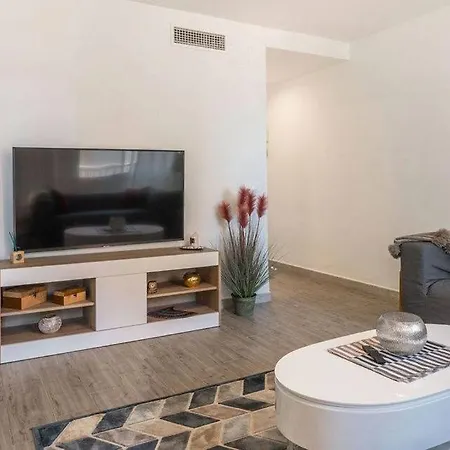 Luxury Kerry Place דירה